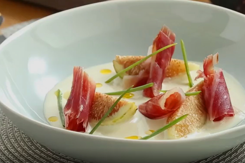 Ajo blanco con jamón